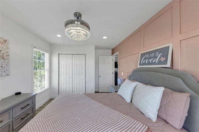 829 Verdun Way, Marietta, GA 30064 - bedroom featuring baseboards, an inviting chandelier, recessed lighting, and a closet