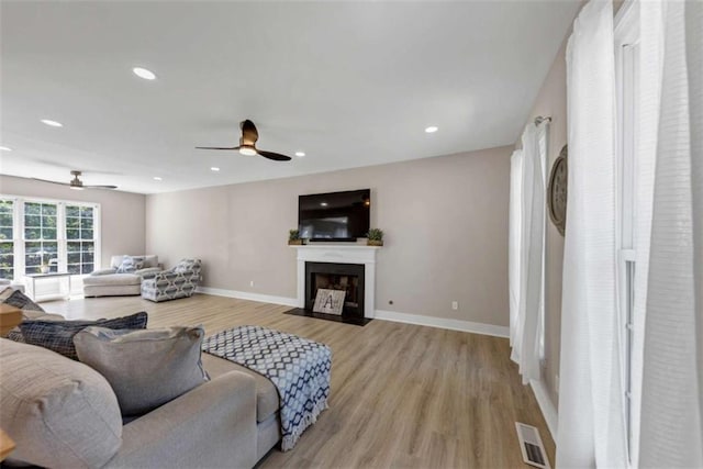 829 Verdun Way, Marietta, GA 30064 - living area with recessed lighting, visible vents, a ceiling fan, baseboards, and light wood-style flooring