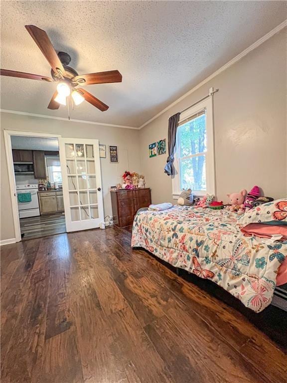 bedroom featuring dark hardwood / wood-style flooring, ceiling fan, crown molding, and a textured ceiling