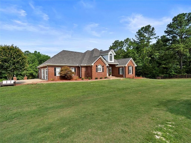 view of front of home with a front lawn