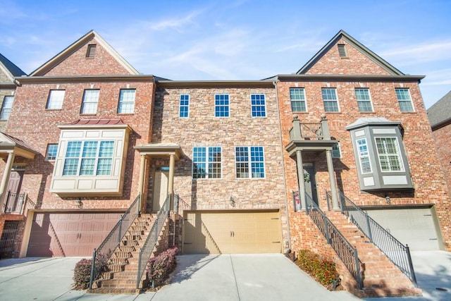 townhome / multi-family property featuring a garage