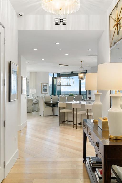 3107 Peachtree Rd NE Unit 1403, Atlanta, GA 30305 - interior space featuring light wood-style floors, a notable chandelier, visible vents, and recessed lighting