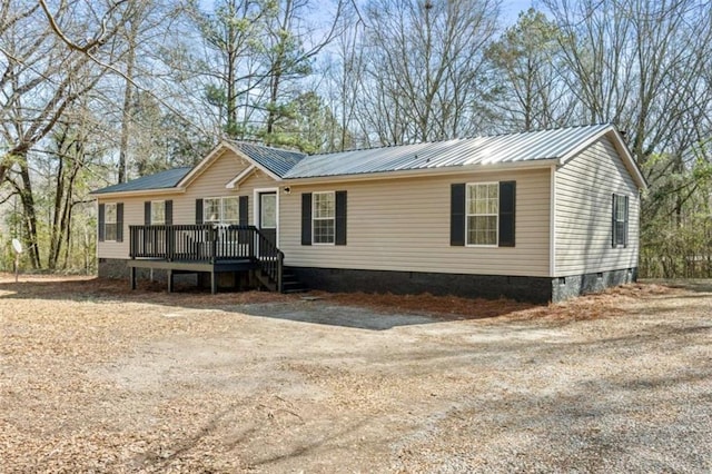 view of front of home featuring a wooden deck