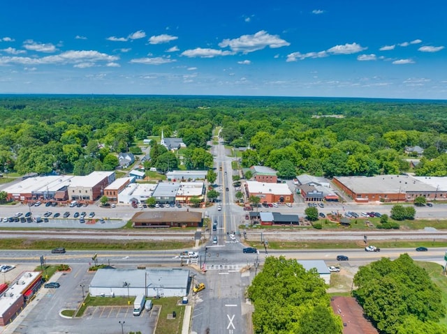 bird's eye view featuring a wooded view