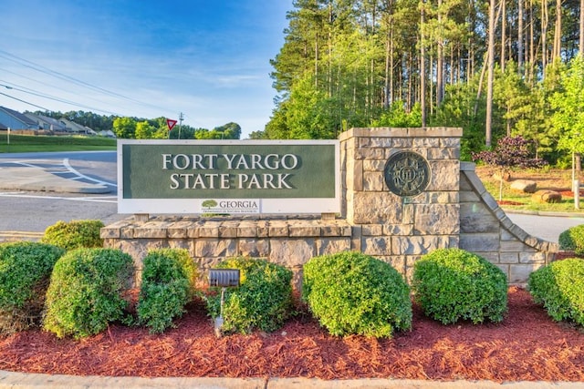 view of community / neighborhood sign