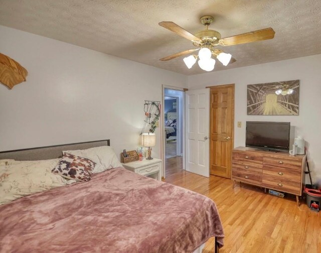 78 N Pomona Rd, Hampton, GA 30228 - bedroom featuring light wood finished floors, a textured ceiling, and ceiling fan