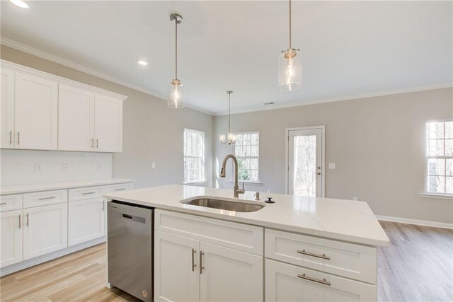 kitchen with a kitchen island with sink, sink, decorative light fixtures, white cabinets, and light hardwood / wood-style floors