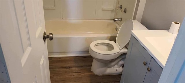 1131 Indale Pl SW, Atlanta, GA 30310 - full bath featuring wood finished floors, toilet, vanity, and shower / bath combination