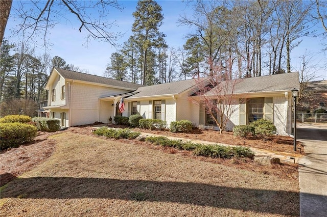 Listing photo 3 for 7310 Hunters Branch Dr, Atlanta GA 30328