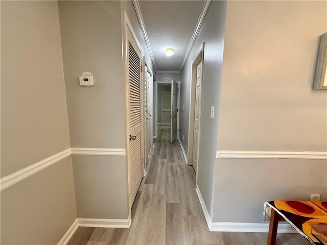 6851 Roswell Rd Unit D33, Atlanta, GA 30328 - hallway featuring wood finished floors, baseboards, and ornamental molding
