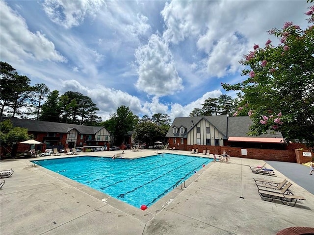 6851 Roswell Rd Unit D33, Atlanta, GA 30328 - community pool with a patio