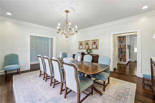 dining space featuring recessed lighting, crown molding, baseboards, and wood finished floors