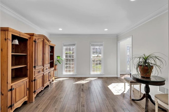 interior space featuring visible vents, ornamental molding, wood finished floors, recessed lighting, and baseboards