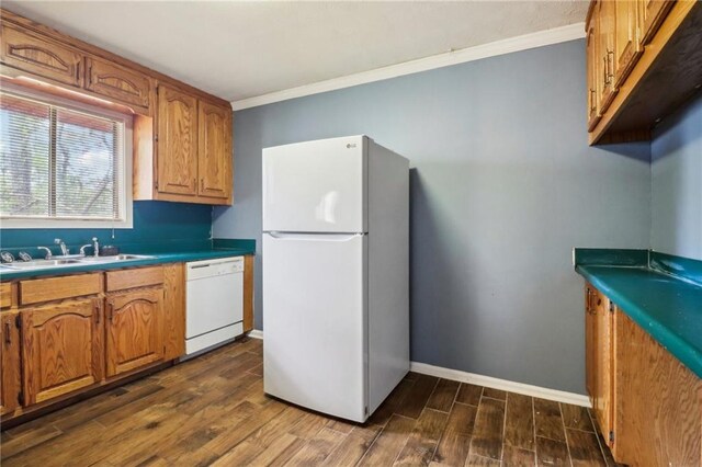 kitchen featuring crown molding, white appliances, sink, and dark wood-type flooring