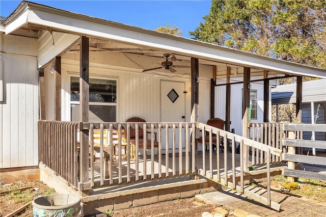 entrance to property featuring a ceiling fan