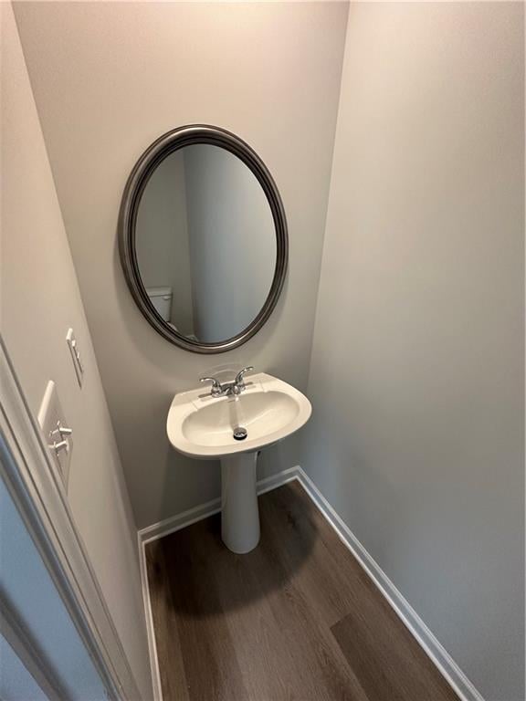 bathroom featuring wood finished floors and baseboards