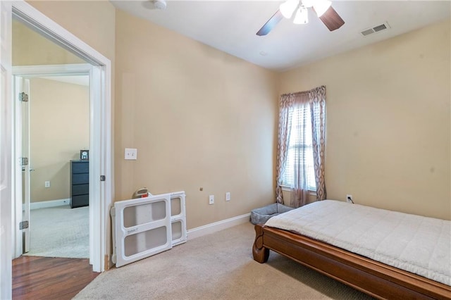bedroom featuring carpet flooring, baseboards, visible vents, and ceiling fan