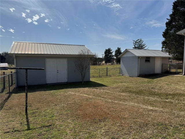 view of yard with a fenced backyard, an outdoor structure, and a storage unit