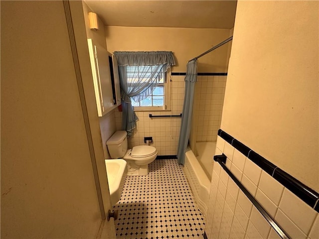 bathroom with tile walls, toilet, and shower / bath combination with curtain