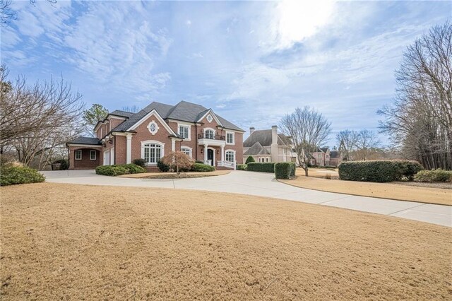 view of front of home with a front lawn