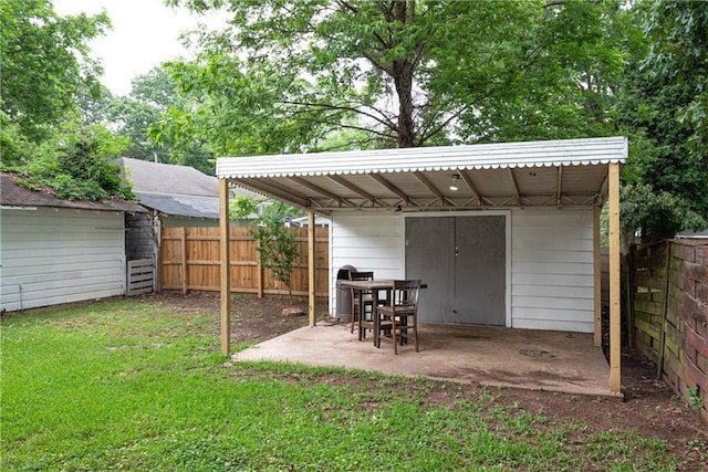 view of yard with a patio