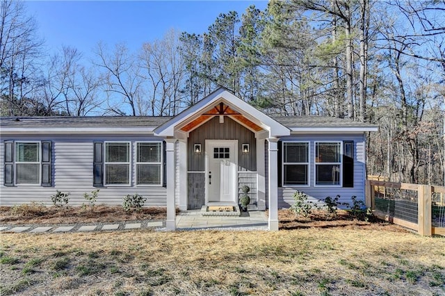 view of front of house featuring a front yard and fence