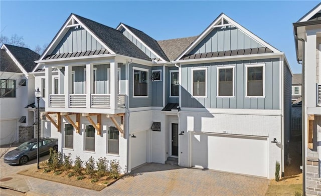 view of front of house featuring a garage