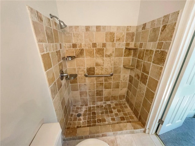 bathroom featuring tiled shower