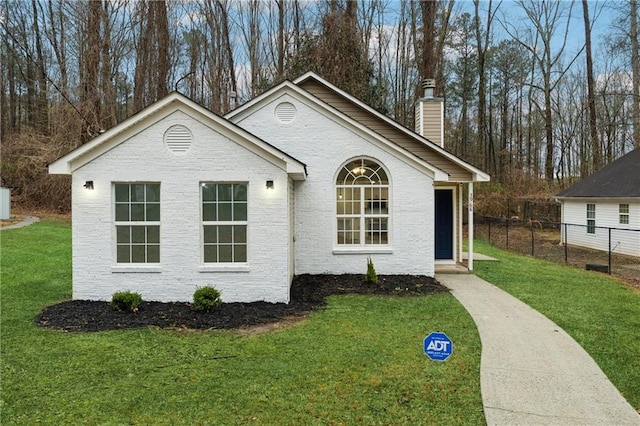 view of front facade with a front yard