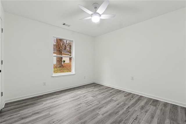 unfurnished room with wood-type flooring and ceiling fan