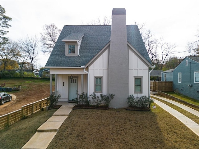 view of front of house featuring a front yard