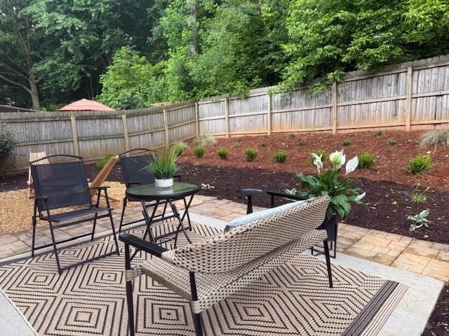 3607 Archgate Ct, Alpharetta, GA 30004 - fenced backyard featuring a patio