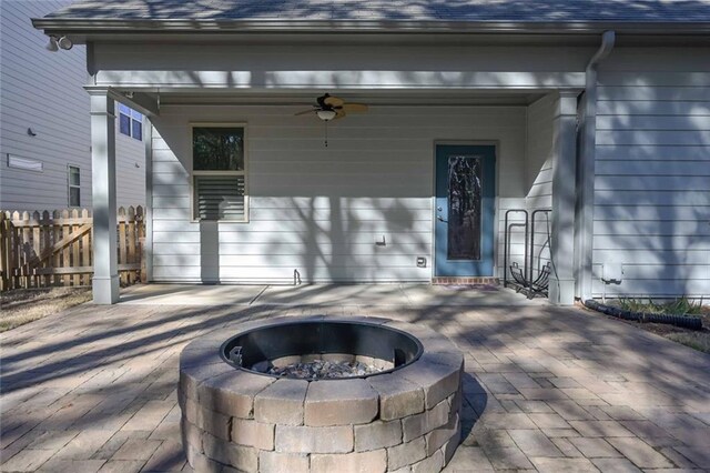 doorway to property with a patio and ceiling fan