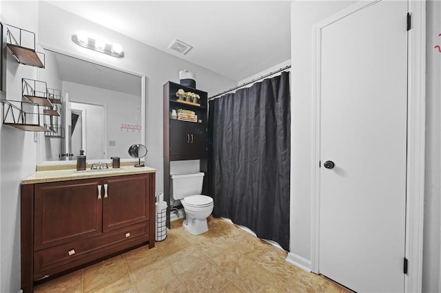 bathroom with toilet, visible vents, a shower with shower curtain, and vanity