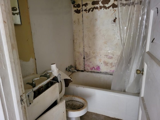3567 Morgan Dr, Macon, GA 31204 - bathroom with toilet, shower / bath combo, and vanity