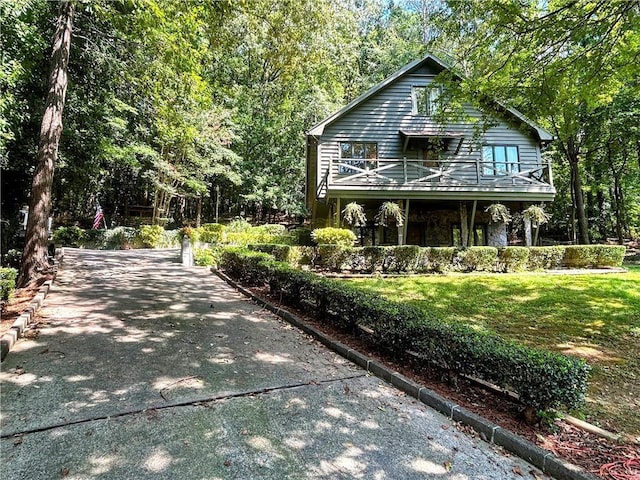 view of front property featuring a front yard and covered porch