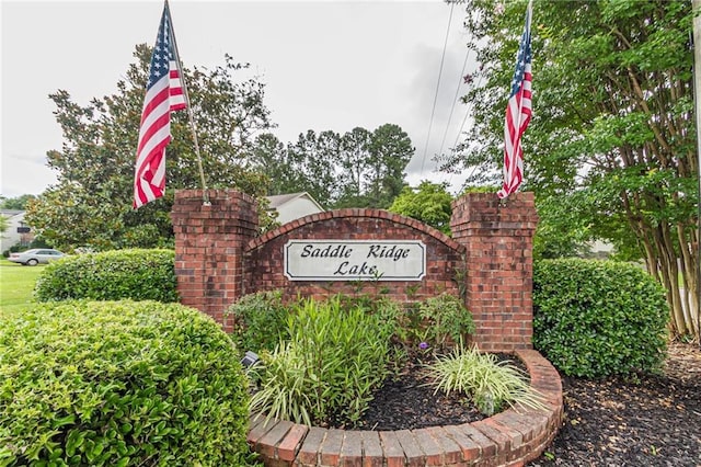 view of community / neighborhood sign