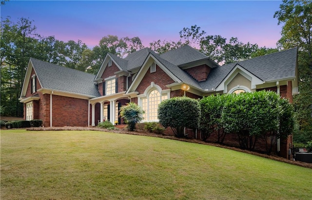 view of front facade with a lawn