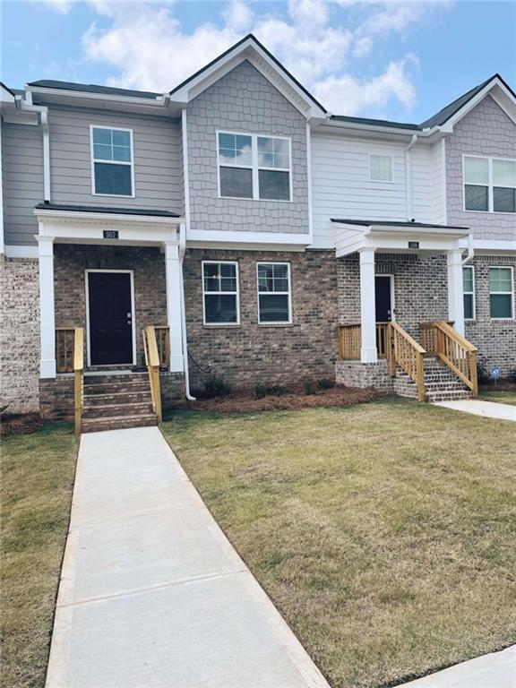 view of front of property with a front lawn