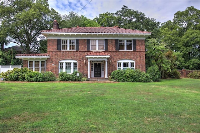 view of front of home featuring a front yard