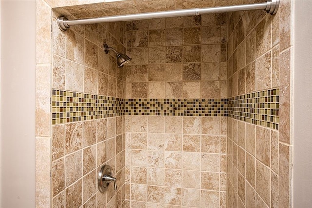 details featuring tiled shower