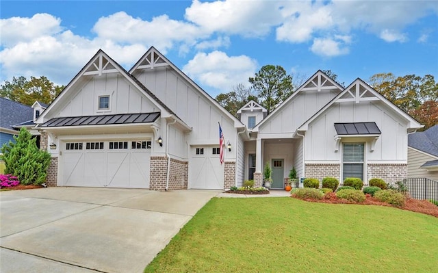 view of front facade featuring a front lawn and a garage