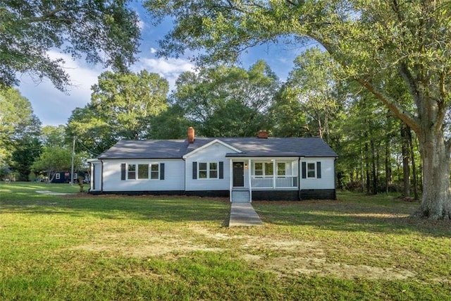 ranch-style home with a front yard