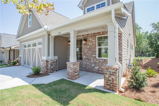 craftsman inspired home with a front yard and a garage