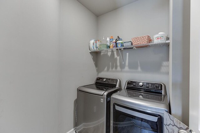 laundry room featuring independent washer and dryer, laundry area, and baseboards