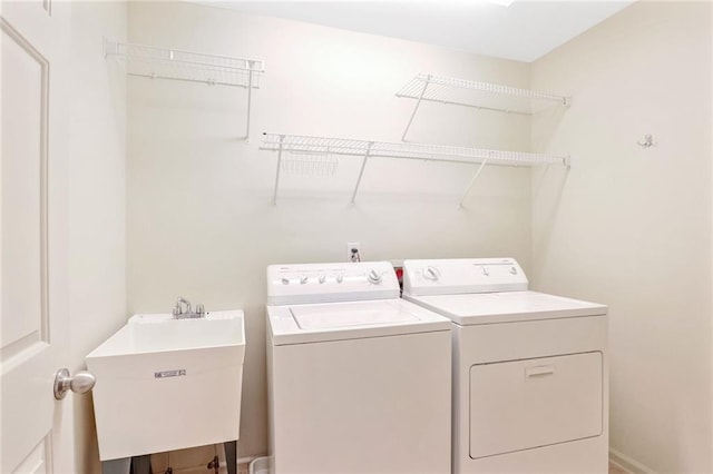 laundry room with sink and independent washer and dryer