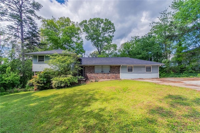 split level home with a front lawn