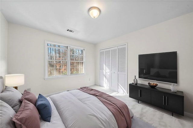 bedroom with a closet