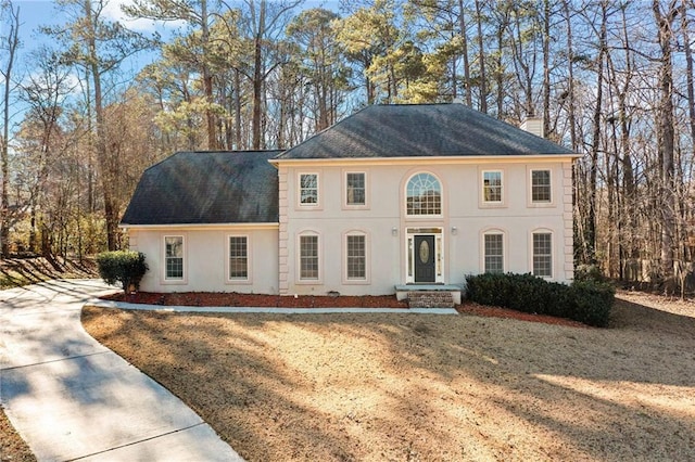 view of front of property with a front yard