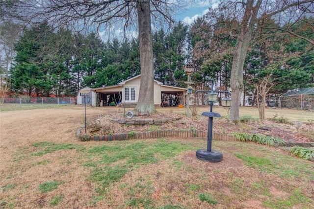 view of front facade featuring a front lawn